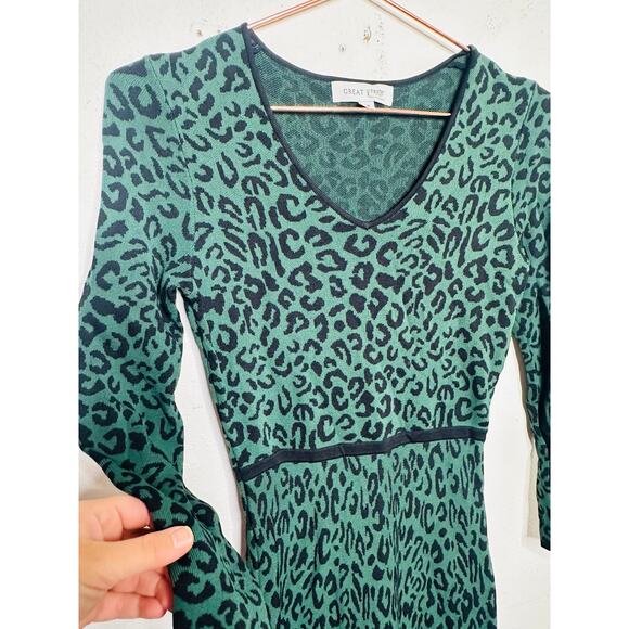 GREAT JONES Forest Green Leopard Jacquard Knit V-Neckline Hourglass Dress sz XS - Picture 8 of 15